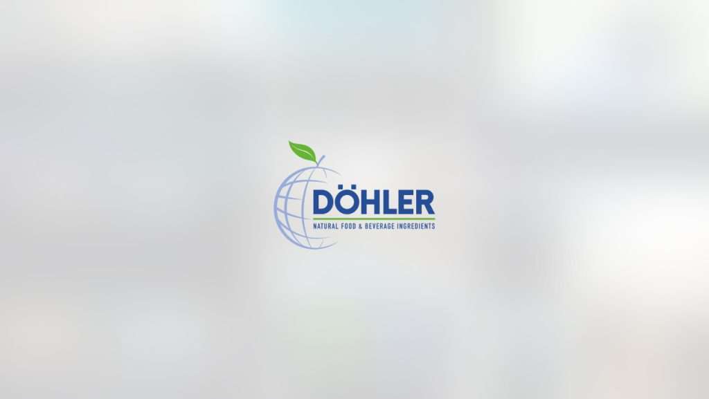 Ein Logo der Firma Döhler mit dem Zusatz: Natural Food & Beverage Ingredients. Stilisierter Apfel im Hintergrund mit Firmennamen im Vordergrund in dunkelblauer Schrift. Das Logo ist in den Farben hellblau, grün und dunkelblau gehalten.